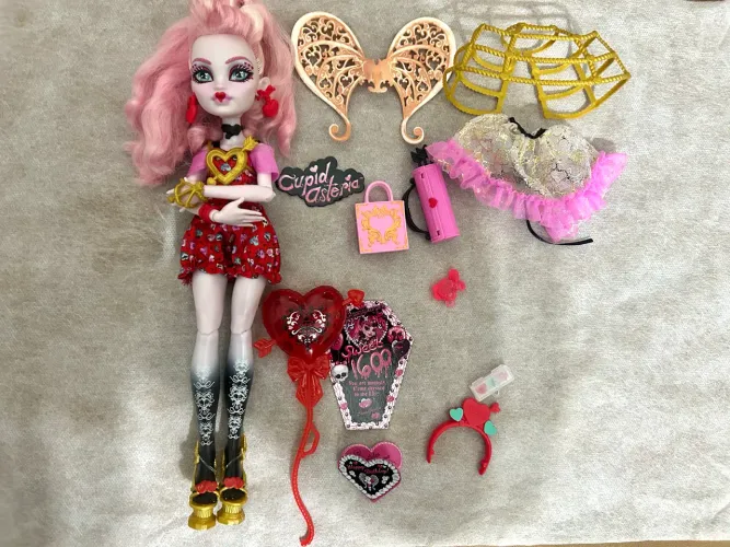 Cupido g3 Monster High