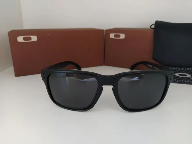 ÓCULOS DE SOL OAKLEY HOLBROCK PRETO