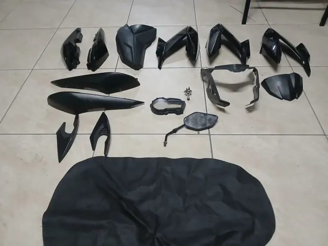 Desapego Kit Carenagens e acessórios Fazer 150 (Preço de Lote) - R$ 550