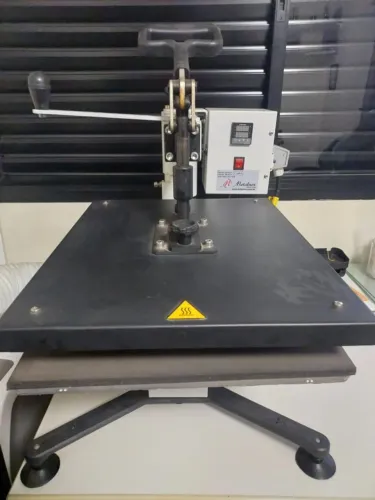 Prensa Plana Termica  40 x 50 cm com 57 camisetas e 07 capas de almofada para Sublimação