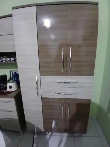 Vendo armário de parede com balcão por R$ 750,00