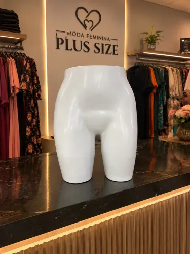 3 MANEQUINS DE SHORT PLUS SIZE CADA