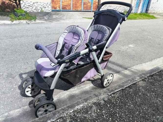 Carrinho para gêmeos Togheter Chicco + bebê conforto 