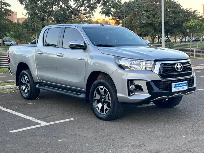 Toyota Hilux CD SRV 4X2 2.7 16V 142cv 2020