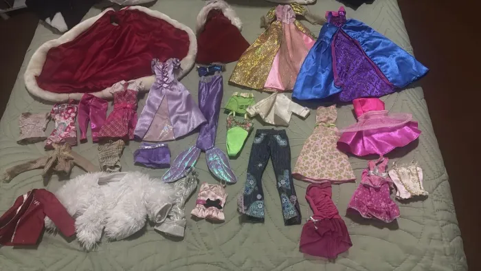 lote de roupas originais barbie - anos 2000 e 2010