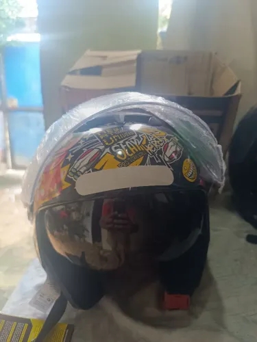 Capacete nunca usado na caixa