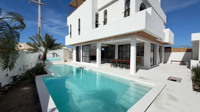 Casa de Vila para venda possui 354 metros quadrados com 4 quartos em Preá - Cruz - Ceará
