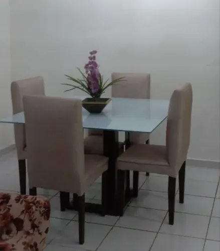 Mesa de jantar com 4 cadeiras - Tampo de vidro