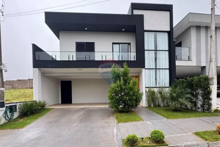 Casa a Venda Condomínio Reserva Central Parque com três suítes e piscina