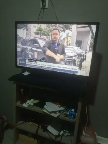 Vendo um televisão de 32 polegada de ler funcionando perfeitamente
