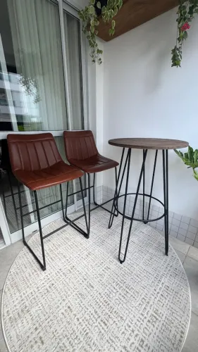 Banquetas e mesa