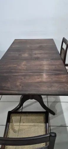Mesa de madeira com 5 cadeiras