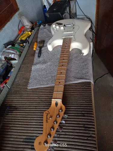 Serviço de luthieria, troca de trastes etc