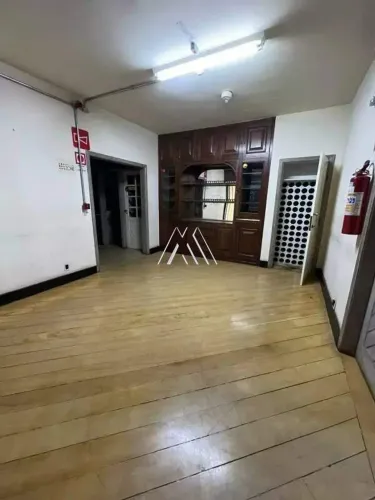Alugo casa comercial em Itaúna em excelente localização no centro!