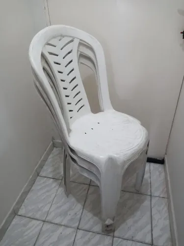 Cadeiras de plástico
