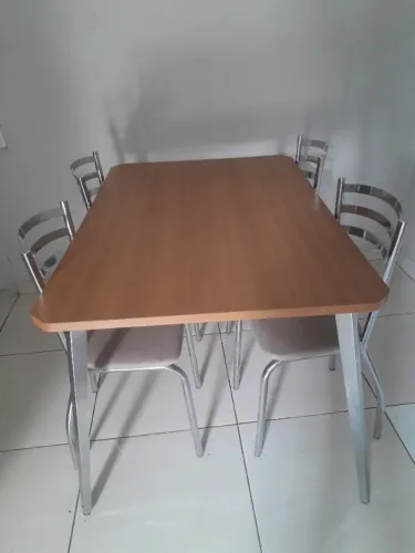 Mesa 4 cadeira 400,00