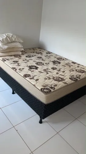 Cama box seminova 