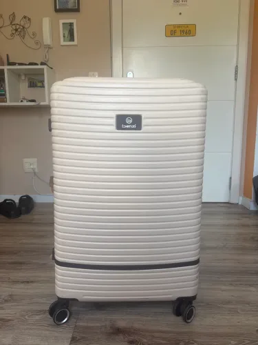 Mala grande pouco usada