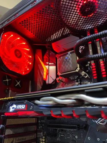 PC Gamer i7 7700K, GTX 1080, Z270F STRIX, 16GB RAM, 500GB SSD, 850W XPG