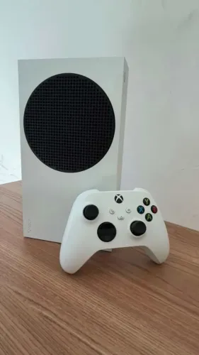 Vendo Xbox Series S 512gb Seminovo usado com caixa apenas 6 mês de uso