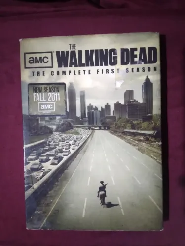 BoX Dvd The Walking Dead - Primeira temporada completa em Inglês (Usado)