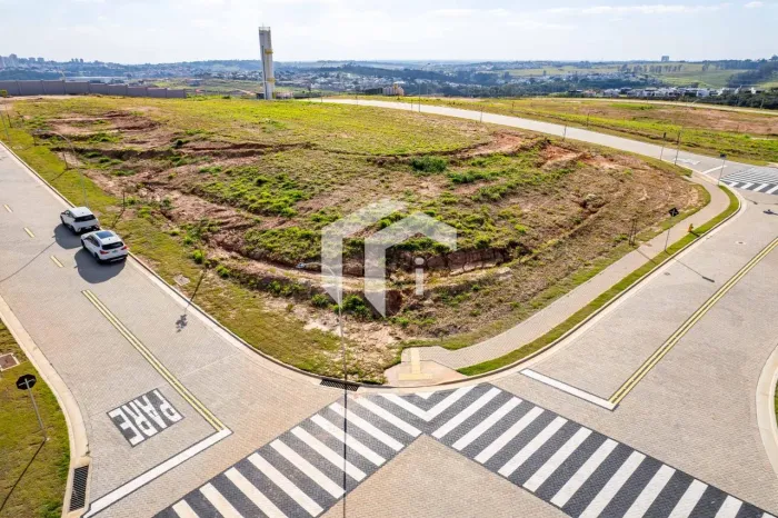TERRENO À VENDA EM CONDOMÍNIO FECHADO AO LADO DO GALLERIA SHOPPING NO VISTA CAMPINAS.