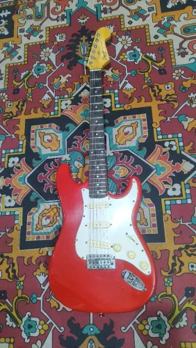 Guitarra fender squier indonésia