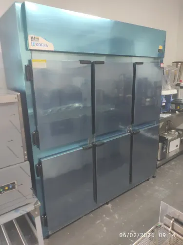 Bh Geladeira industrial inox 6P Kofisa
