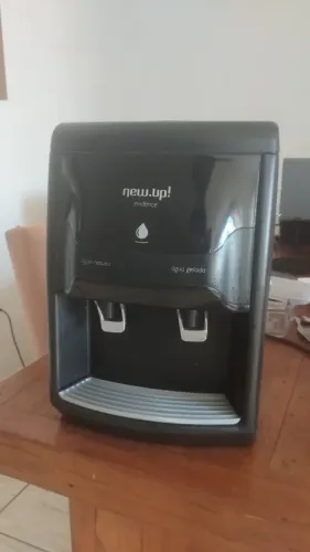 Bebedouro de água com geladeira New.Up! Evidence 20L preto