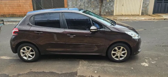 Peugeot 208 Allure 1.5 Flex 8V 5P 2013