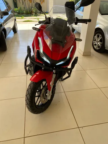 Honda Adv automática com 7.600 km