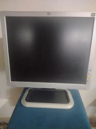 Monitor HP L1710 de 17 pol funcionando perfeitamente