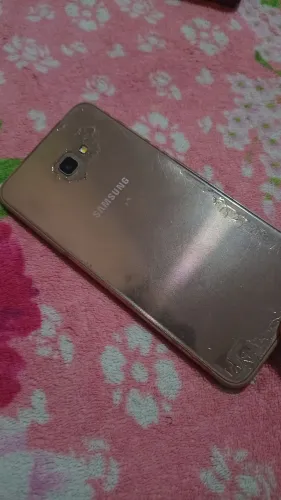 J4 plus não carrega, mais é todo original