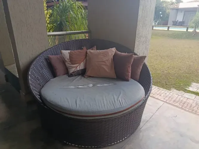 Chaise/sofá redondo de fibra sintética