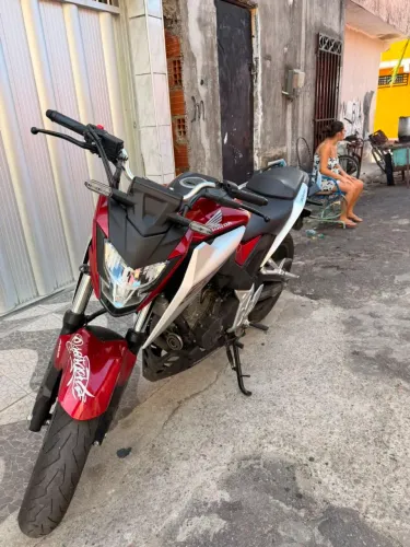 Moto CB 300