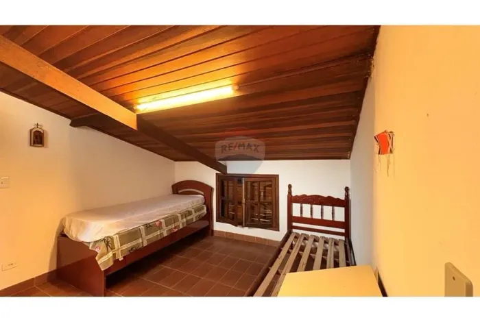 Chácara com 4 quartos sendo 2 suítes, amplo espaço com lindo jardim Vale do Rio Cachoeira