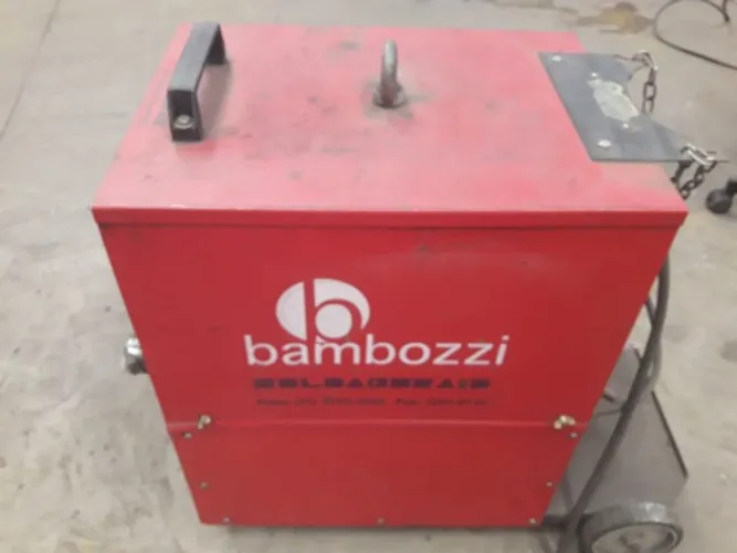 Máquina de solda mig Bambozzi 250A mega plus turbo Trifásica.  Pouco Uso.
