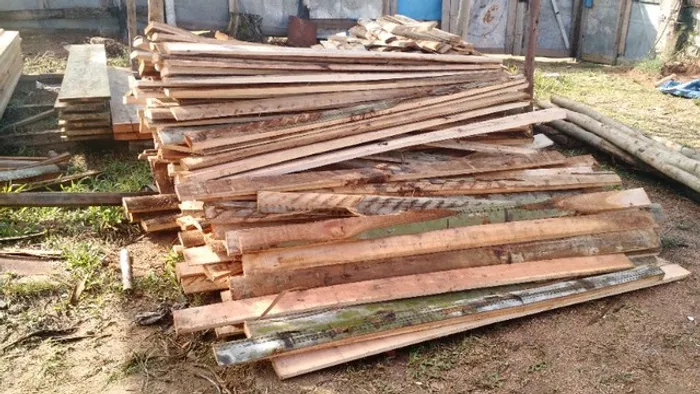COSTANEIRAS DE EUCALIPTO REFILADAS COM 10CM
