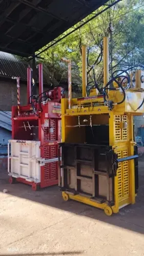 Prensas Enfardadeira para reciclagens ® Metalúrgicamenonita desde 1973(50 anos)