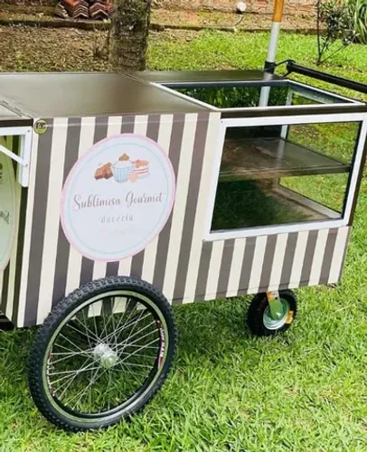 Food Cart com rodas aparentes semi novo