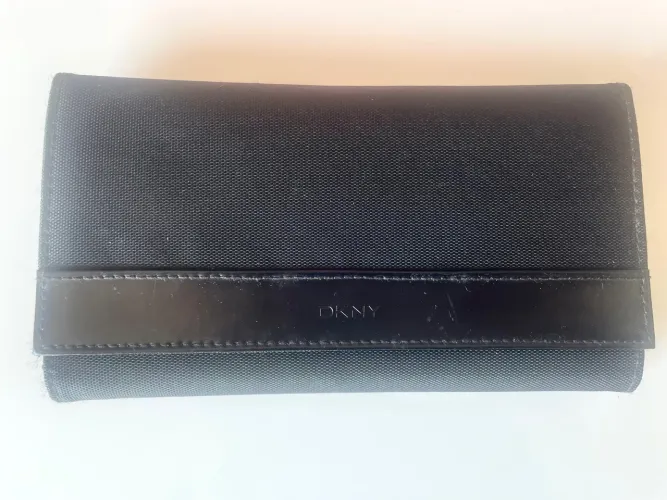 Carteira DKNY nova!