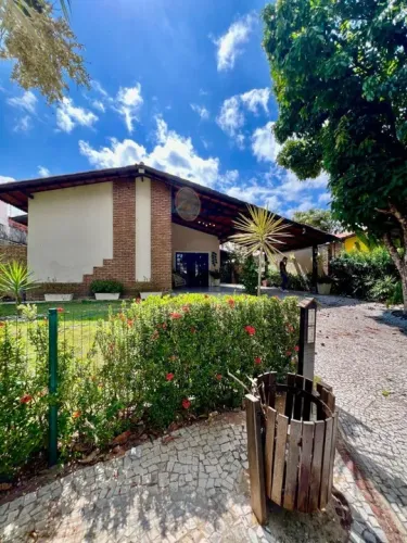 Casa plana em condomínio no coração do Eusébio 