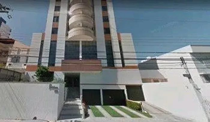Apartamento 2 suítes (1 reversível) no Centro