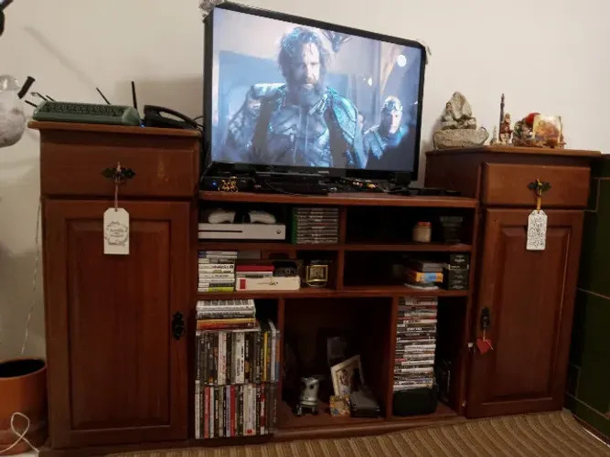 Rack estante p/ TV de imbuia Cupim não come ABAIXEI P/ VENDER HOJE