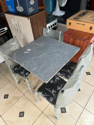 Conjunto de Mesa com 4 Cadeiras -  Mesa de Granito