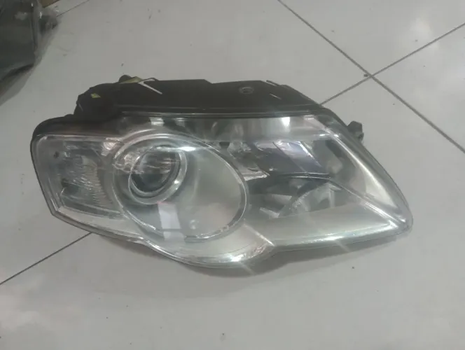 Farol direito Passat / Variant 2007 -2010 original 