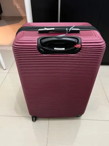 Mala de viagem cor de vinho