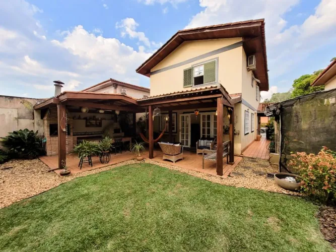 Casa com 4 dormitórios à venda, 270 m² por R$ 1.245.000,00 - Granja Viana - Cotia/SP