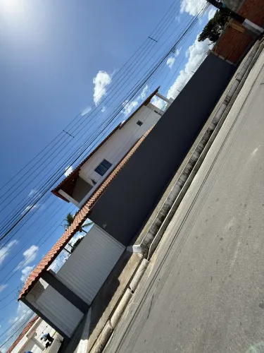 Casa gigante no Antares. 4 quartos, 3 suítes, piscina.