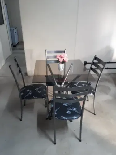 Mesa para Cozinha com 4 Cadeiras (Nova na Caixa)